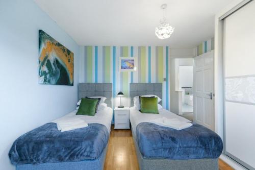 Postel nebo postele na pokoji v ubytování Maidenhead 4Bed and 2BA with Parking