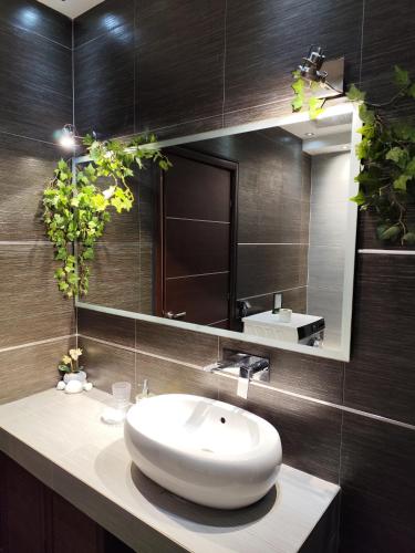 Koupelna v ubytování Elegant apartment close to Piraeus Port
