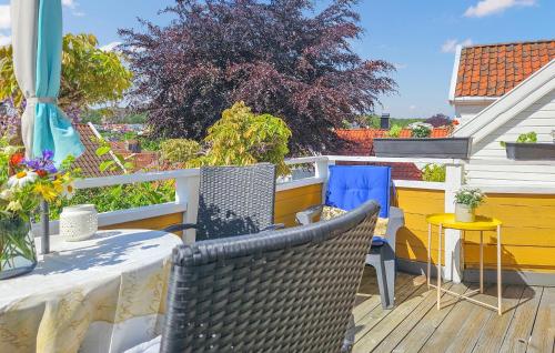 Balkoni atau teres di Stunning Apartment In Lillesand With Wifi