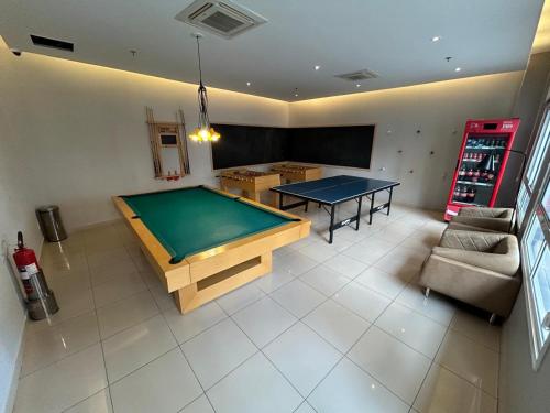 an overhead view of a ping pong table in a room at Apartamento 2 quartos May Way Meireles uma quadra da Beira-mar in Fortaleza