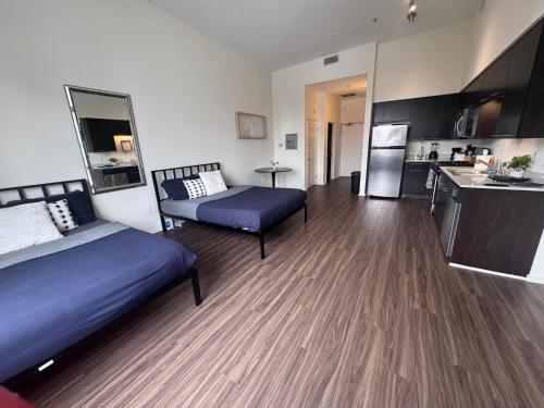 Awesome Loft at Hollywood FREE Parking photo 20