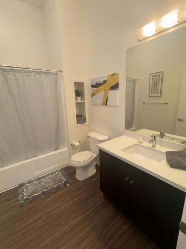 Awesome Loft at Hollywood FREE Parking photo 24