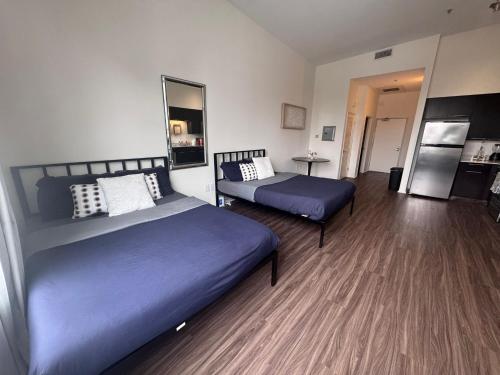Awesome Loft at Hollywood FREE Parking photo 26