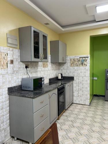 Η κουζίνα ή μικρή κουζίνα στο Beverly Homes