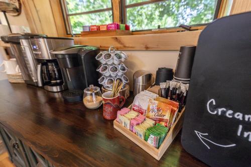 a counter in a coffee shop with a counter top with a counter sidx sidx sidx at Engen Hus Bed and Breakfast in Salt Lake City