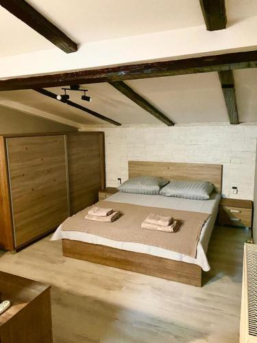 a bedroom with a large bed in a room at Regim Hotelier Pietonală in Oradea