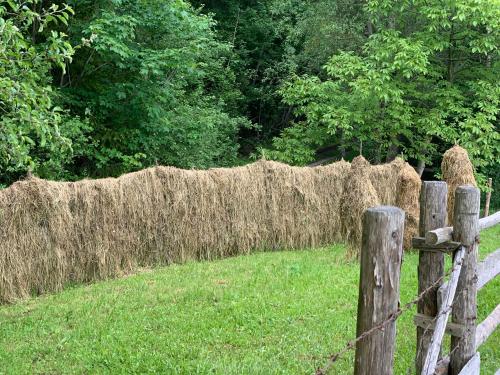 a group of hay bales behind a fence at HOAMAT fürs HERZ, Das kleine Herz in Gröbming