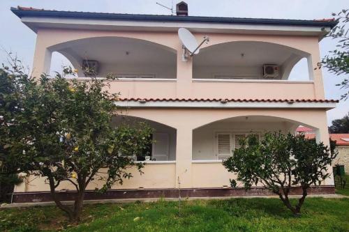 Apartments with parking space Lopar, Rab - 23968