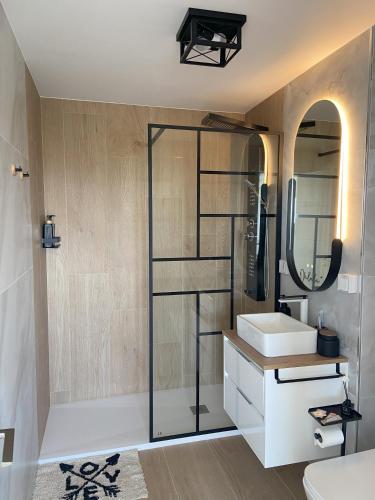 Bilik mandi di THE ROCK VIEWS APARTMENTS 1 min walking to Gibraltar