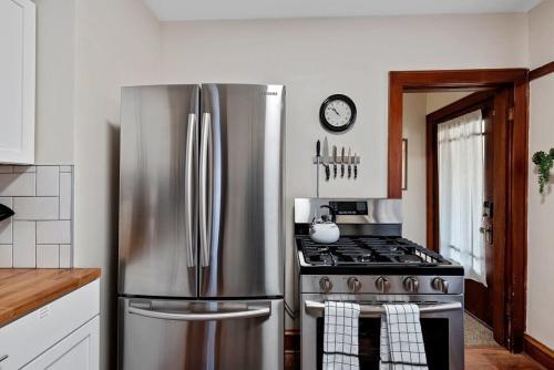 Η κουζίνα ή μικρή κουζίνα στο 5 Bedrooms I Pet Friendly I Sleeps 12