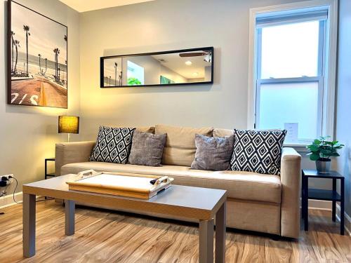 a living room with a couch and a table at Bridgeport Place - free parking, McCormick Place-Sox Park in Chicago