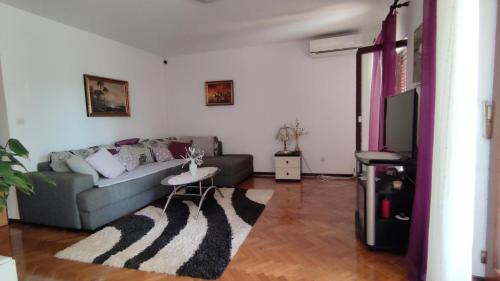 Apartments with parking space Palit, Rab - 23623