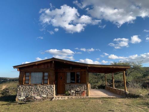 a small cabin in the middle of a field at La Chuncana in La Falda