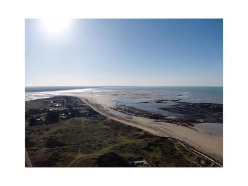 Photo de la galerie de l'établissement Holiday home with 2 bedrooms, à Saint-Germain-sur-Ay