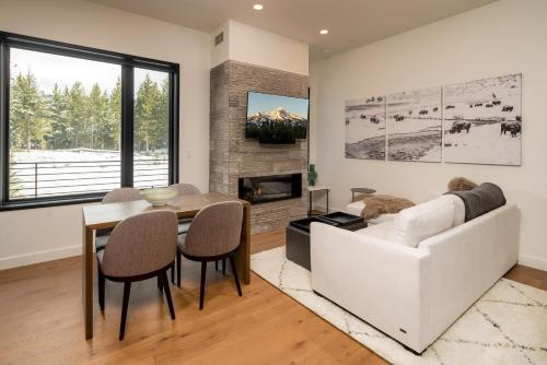 Et tv og/eller underholdning på 230 LakeLodge condo