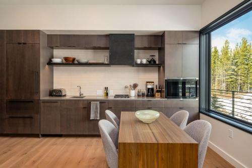 Køkken eller tekøkken på 230 LakeLodge condo