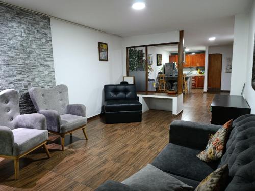 a living room with a couch and two chairs at Nuestro Bello Descanso A in Bello