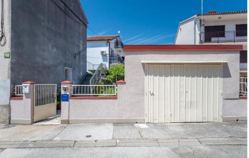 1 Bedroom Beautiful Apartment In Pula