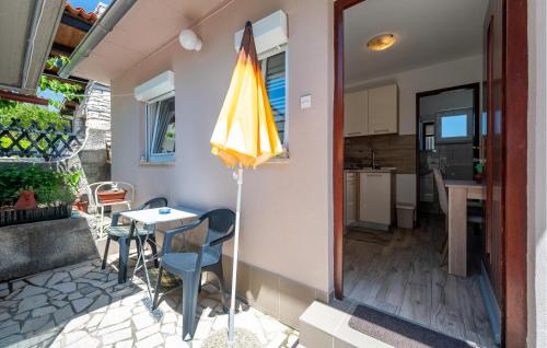 1 Bedroom Beautiful Apartment In Pula
