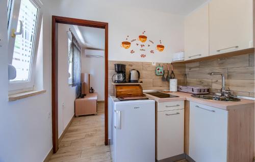 1 Bedroom Beautiful Apartment In Pula