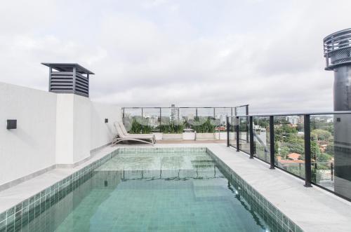 a swimming pool on the roof of a building at Luxurious 2 Bed Apt W Gym & Pool In Villa Morra in Asuncion