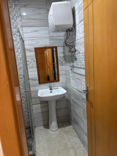 a bathroom with a sink and a mirror at Ap Emanuel in Praia