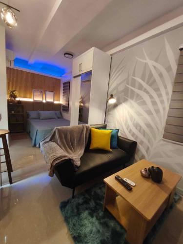 Ένα ή περισσότερα κρεβάτια σε δωμάτιο στο Almond Drive Talisay