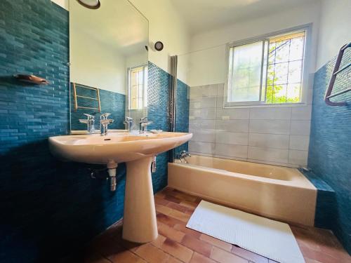 a bathroom with a sink and a bath tub at Charmante maison sécurisée avec piscine à Collioure - FR-1-309-454 in Collioure