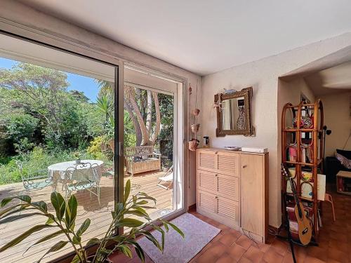 Photo de la galerie de l'établissement Charmante villa à proximité du vieux port de La Ciotat - FR-1-770-53, à La Ciotat