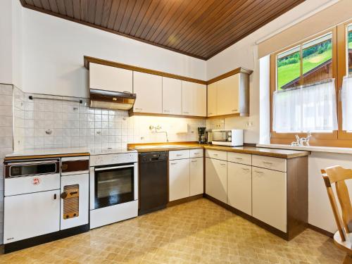 Imagen de la galería de Chalet in Grossarl near Ski Slopes, cleaning included, en Grossarl