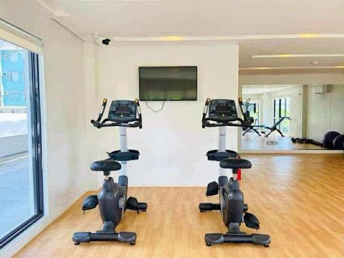 Fitness centrum a/nebo fitness zařízení v ubytování 2BR Condo with Free Pool Access and Wifi