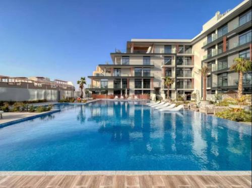 Restay Homes - Chic Studio in JVC - Pool Views
