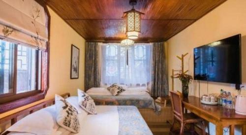 Ένα ή περισσότερα κρεβάτια σε δωμάτιο στο The Courtyard Suzhou Inn Hemu Branch