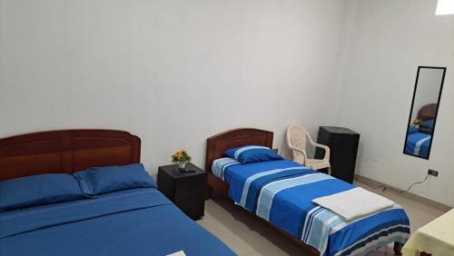 Postel nebo postele na pokoji v ubytování Habitación Triple
