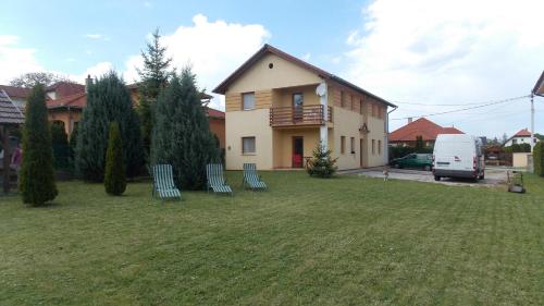 Vonkajšia záhrada v ubytovaní Bodzavirág Apartman