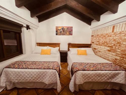 Ένα ή περισσότερα κρεβάτια σε δωμάτιο στο Spacious Gem in the Heart of Antigua