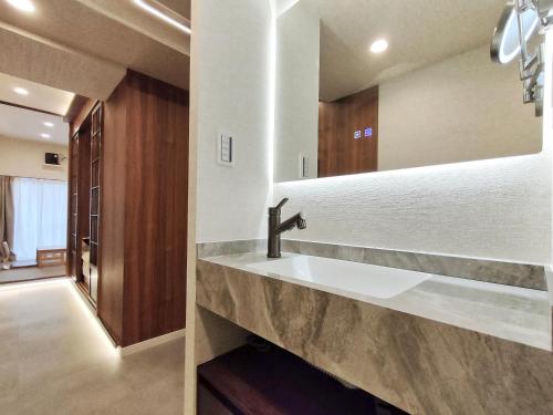 C3 东京新宿高田马场温馨两室民宿 Shinjuku T akadanobaba Cozy 2BR Apart ment 步行可达车站 山手线直达涩谷新宿池袋 适合家庭朋友情侣旅行长期入住 Quiet Family St ay in Tokyo