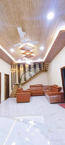 Fotografie z fotogalerie ubytování Blissora Retreat Villa by StayJade-Pvt Pool-Lawn v destinaci Venkatāpur