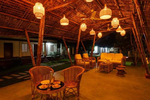 Ein Sitzbereich in der Unterkunft The White Villa- A Luxurious stay rooted in tradition