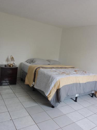 Postel nebo postele na pokoji v ubytování Cobán room