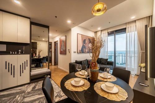 Η κουζίνα ή μικρή κουζίνα στο Lumiere Riverside - Raymond Holm - Luxurious 5-star apartment