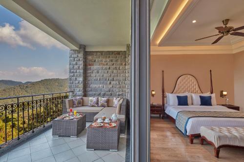 Cama o camas de una habitación en Fortune Select Forest Hill, Kasauli - Member ITC Hotels' Group