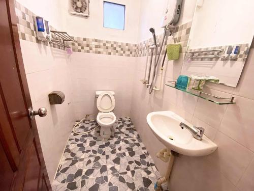 a small bathroom with a toilet and a sink at Villay Vanh Place House in Luang Prabang