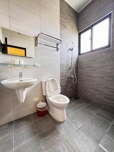 a bathroom with a toilet and a sink at Travel Happiness Homestay in Huxi