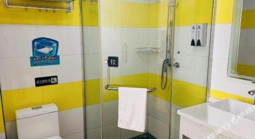 Bilik mandi di 7 Days Inn Zhenjiang Jiangsu University