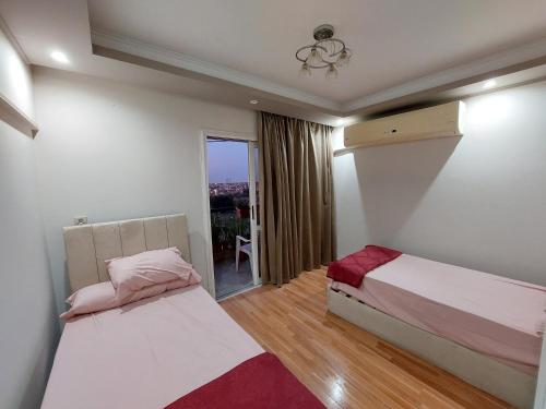 Ένα ή περισσότερα κρεβάτια σε δωμάτιο στο Rehab City Hotel Rooms men only