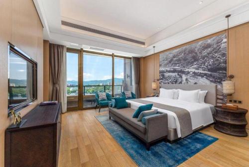 a hotel room with a bed and a couch at Jolie Vue Boutique Hotel Sanjiang in Sanjiang