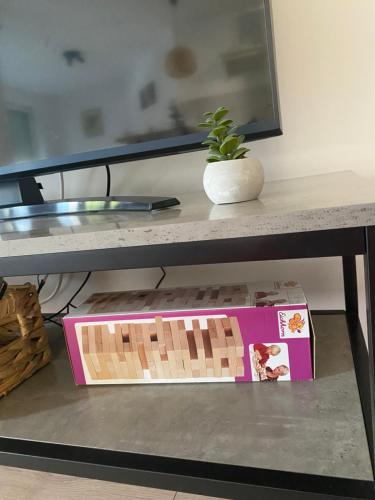 Φωτογραφία από το άλμπουμ του Sophie Studio - Top center, Cozy & Work-Friendly near AUBG, Free streaming platforms στο Μπλαγκόεβγκραντ