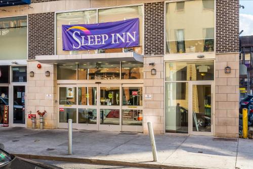 a building with a sign that reads sleep inn at Sleep Inn Philadelphia Center City in Philadelphia