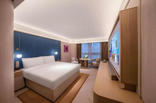 Ένα ή περισσότερα κρεβάτια σε δωμάτιο στο Lijia Hotel